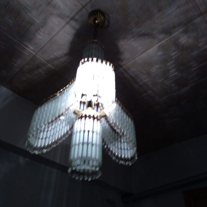 Люстра возможна продажа с бра