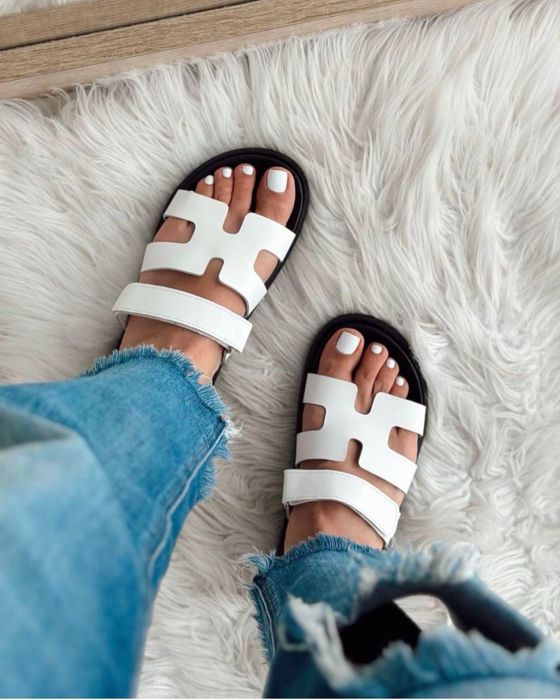 Тапочки от бренда HERMES