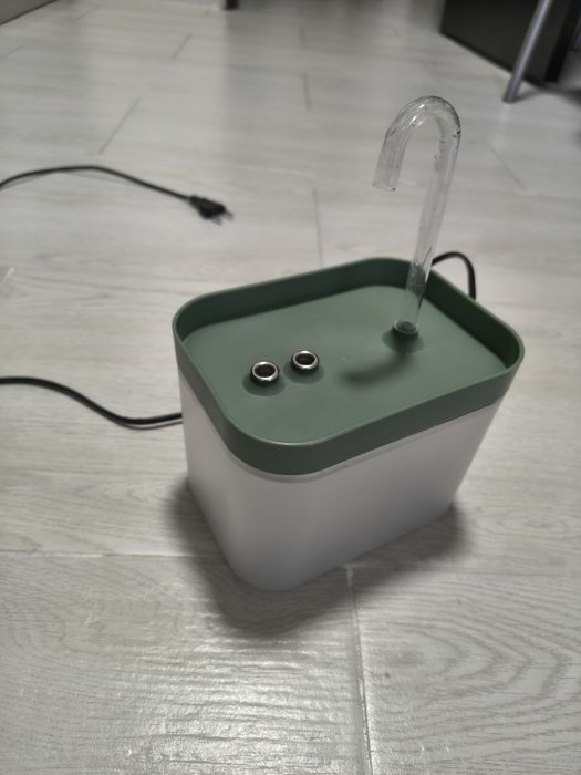 Fântâna pisici,căței!