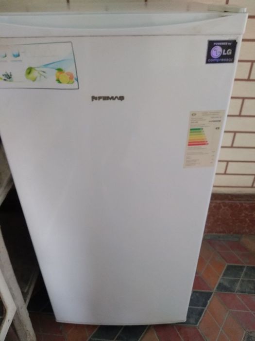 Muzlatgich sotiladi holati yaxshi narxini kelishamiz