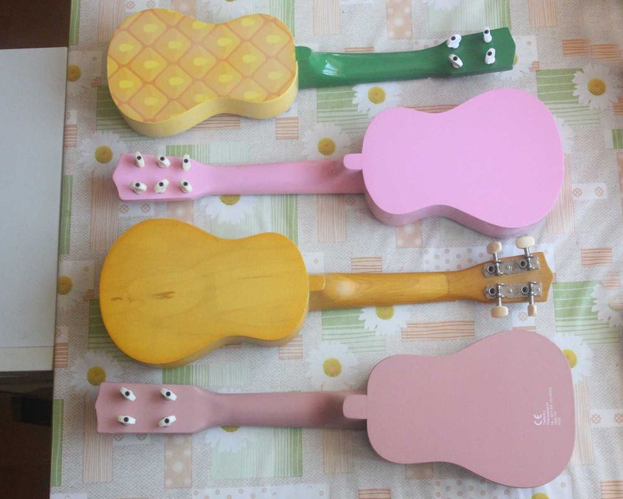Ukulele Classical - дървени , звучат добре.