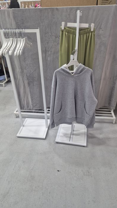 Вешалки для одежды. Стойки, рейлы, торговое оборудование