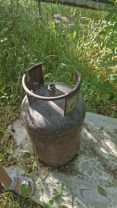 Продам два газ баллона