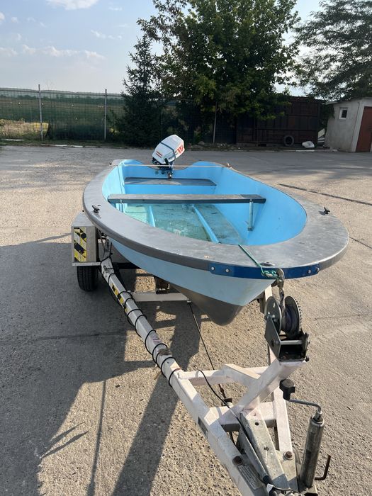 De vanzare barca ,peridoc si motor 5cp 2t sau parsun 5cp 4t pret negociabil .