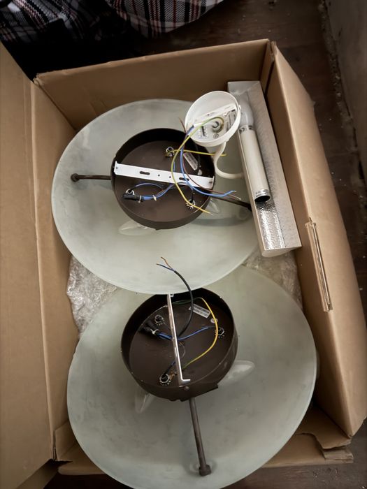 Люстры в хорошем качестве. Зеркало