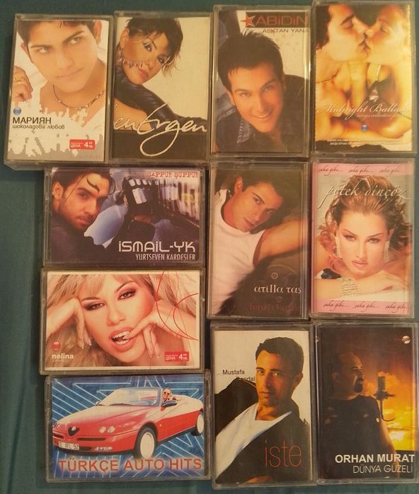 Аудио касети със поп фолк песни