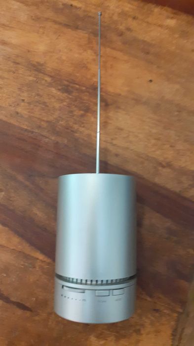 моливник с часовник и радио