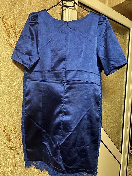 Продавам. Дамска рокля с дантела л размер