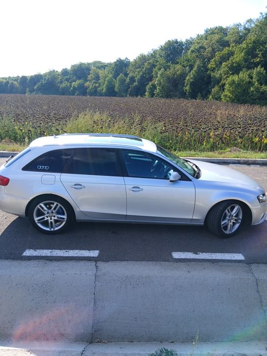Audi a4 b8 2009 .