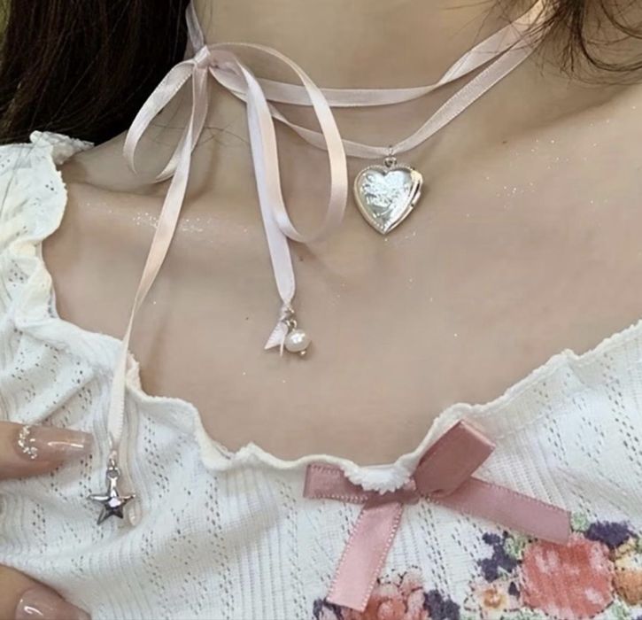 Красивый чокер с сердечком