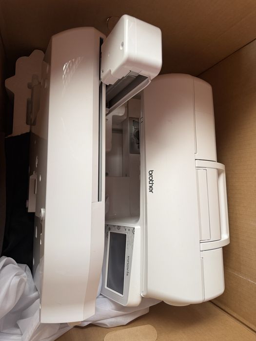 Masina de brodat BROTHER INNOV-IS 880E