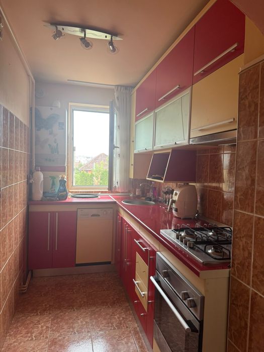 Închiriez apartament,2 camere!