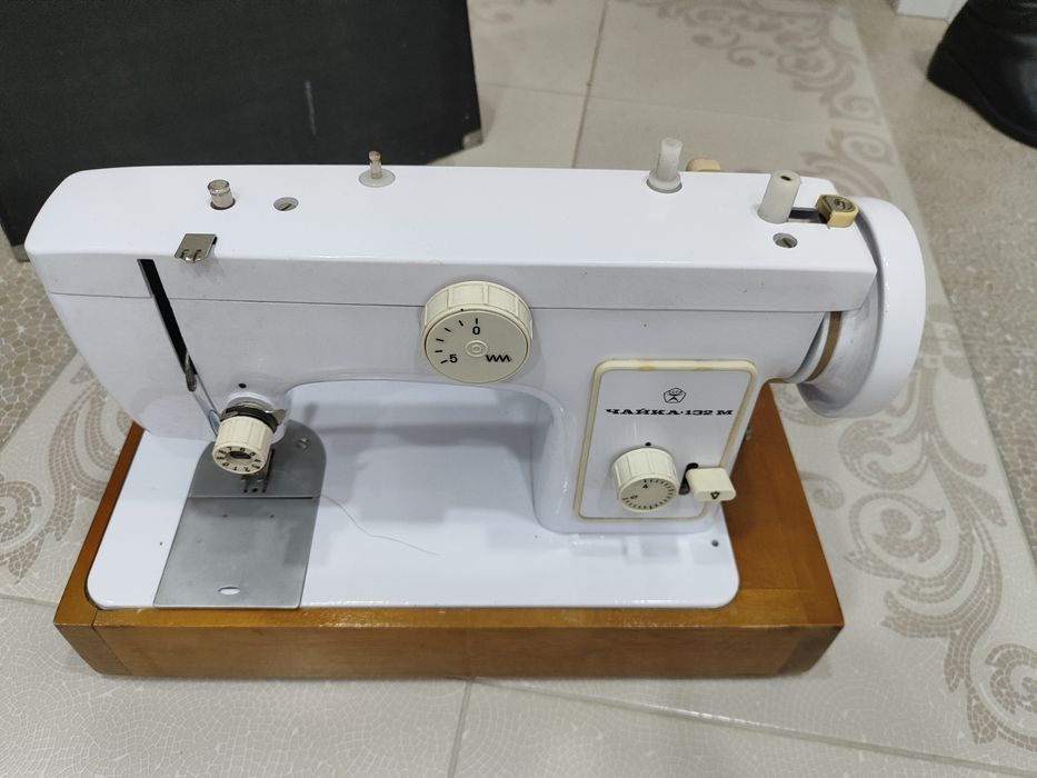 Продам швейную машинку