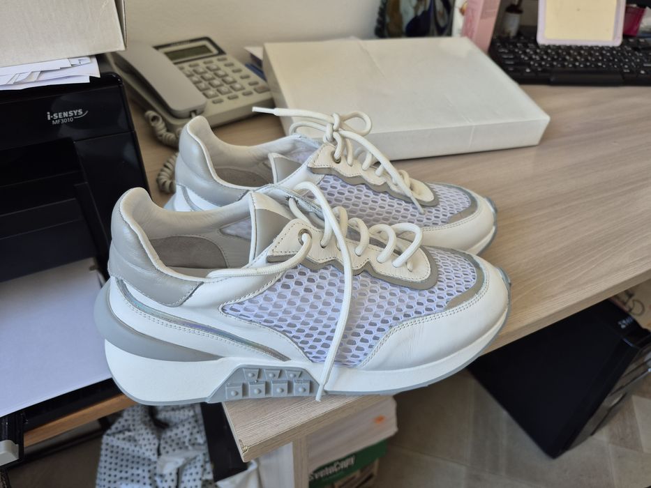 Продам кросовку женские