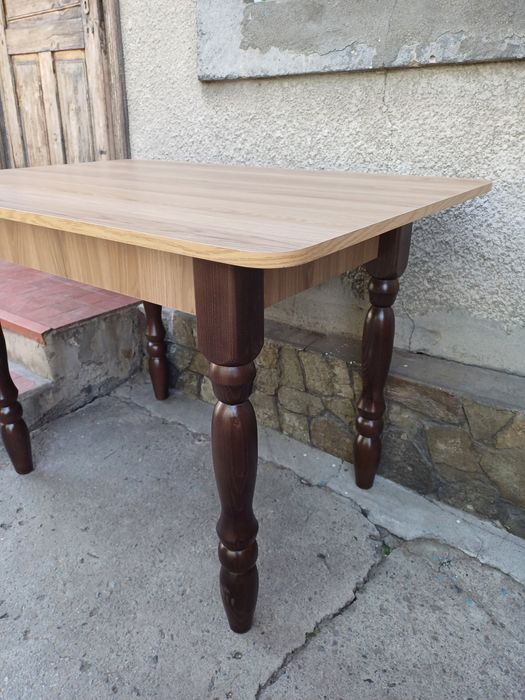 Продам стол кухонный.