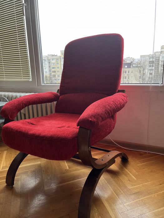 Стол - удобен и запазен