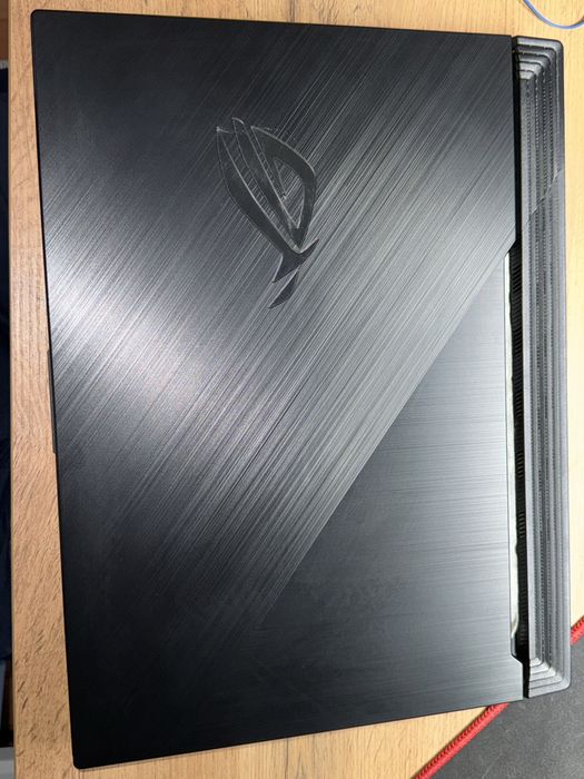 Продам ноутбук asus rog strix g512lv