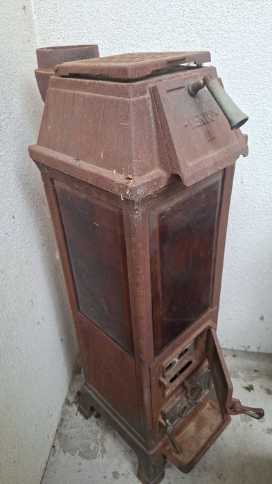 Soba  din fonta pentru incalzit si gatit