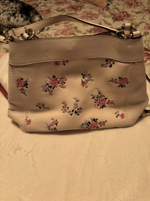 Coach model floral