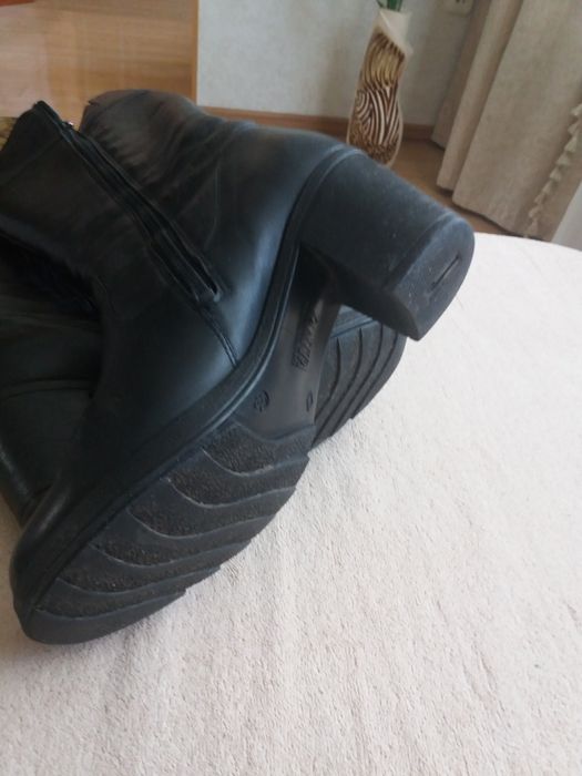 Продаю сапоги женские