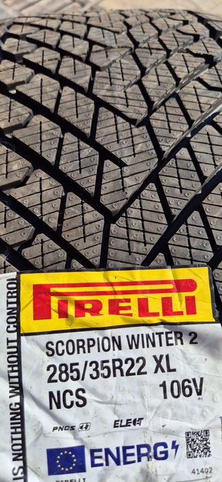 285 35 22 Pirelli o bucată, depozit anvelope