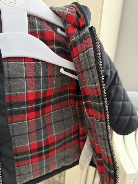 Продам стеганную куртку Carters