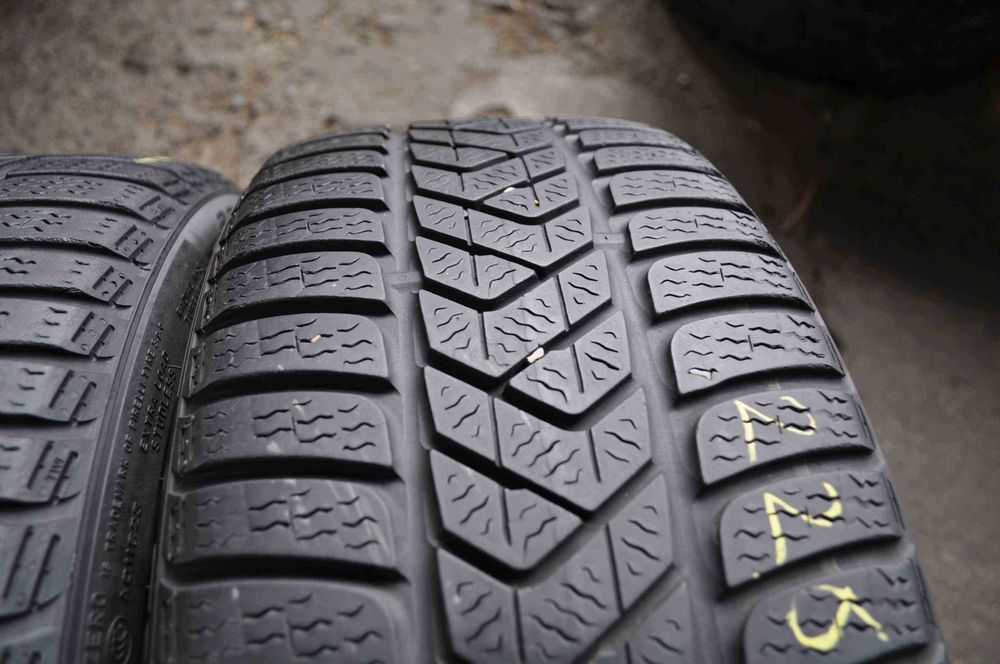 # SET 2 Anvelope Iarna 225/40 R18 PIRELLI Sottozero 3 92H