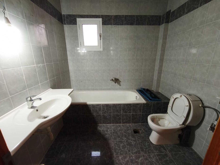 Продава къща с РЗП 154 м2 и двор 127 м2 в Стара Врасна, Гърция