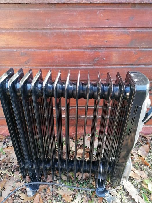 Vând calorifer electric pe ulei
