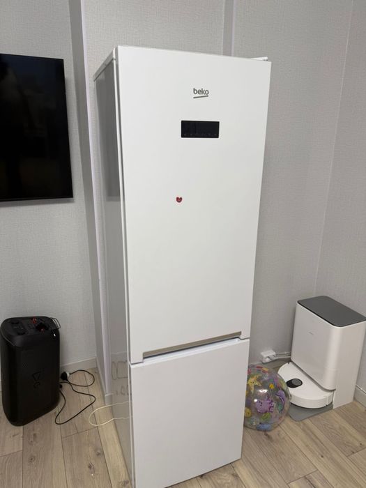 Холодильник BEKO (требует ремонт)