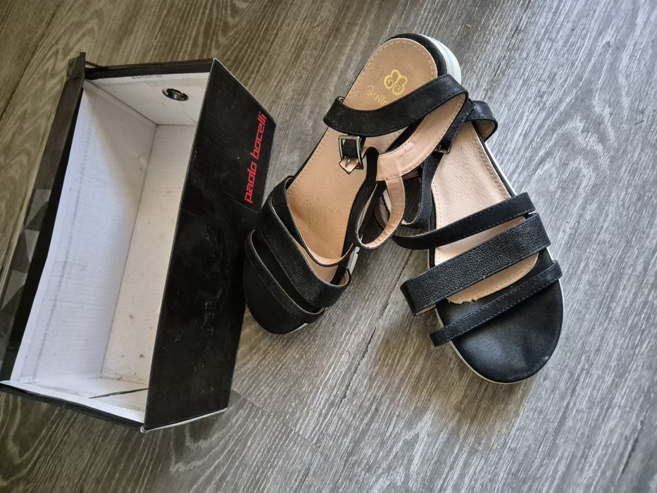 Обувки Guess,маратонки Пума,Сандали Пауло Ботичели