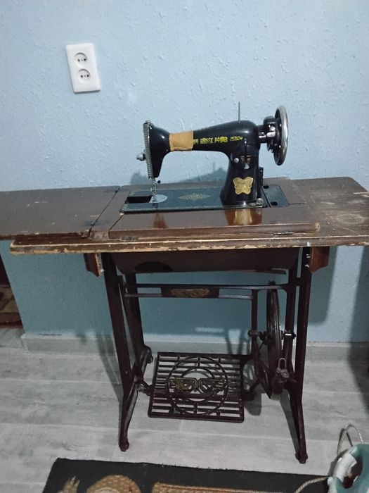 Продаётся швейная машинка