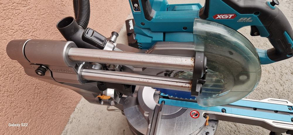 Makita circular stationar pe acumulator de 40 V