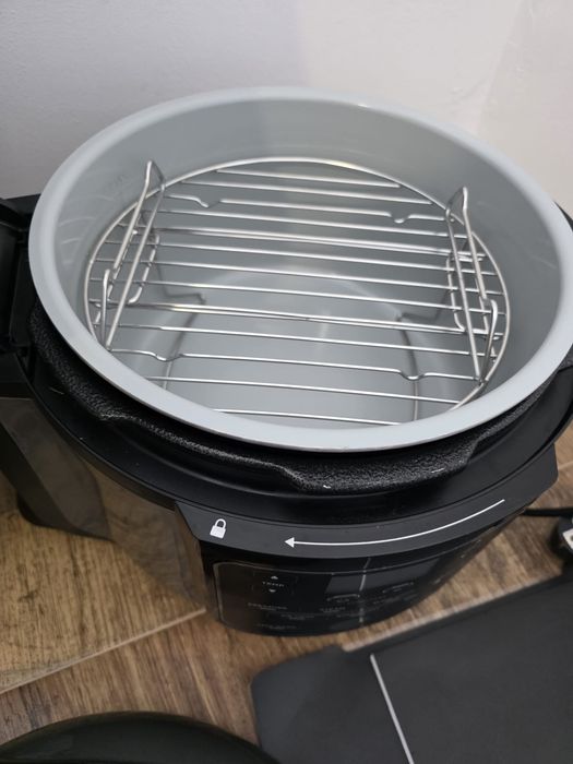 Vând Ninja Foodi Multi-Cooker OP300EU, 7 în 1, 6L