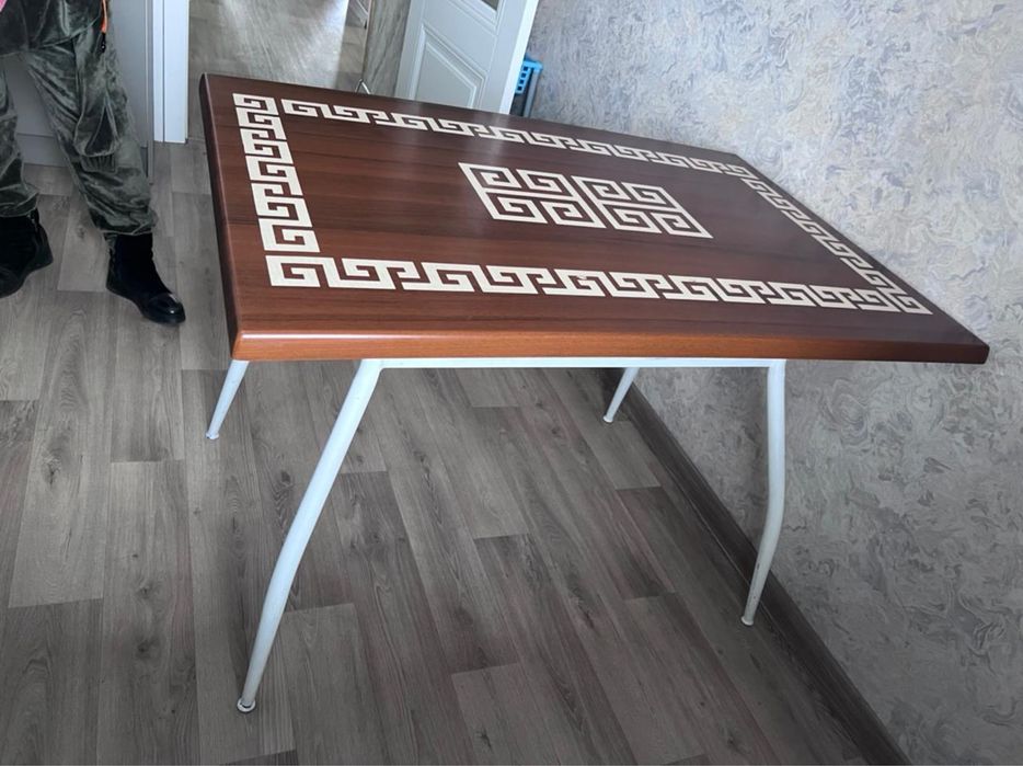 Продам кухонный стол