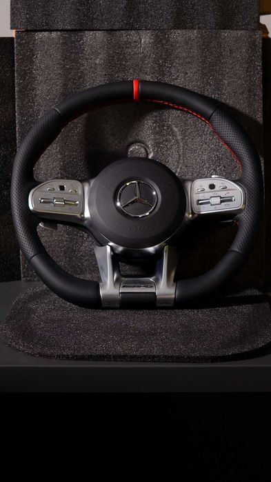AMG Волан Mercedes-Benz – Перфорирана Кожа и Червен Шев