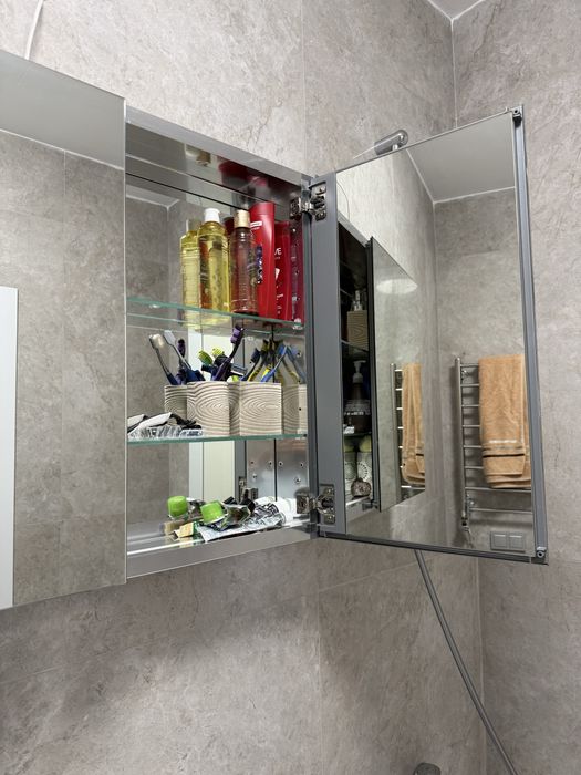 Зеркало в ванную полностью из стекла