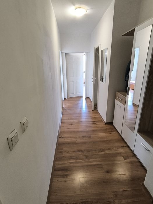 Дава се под наем Тристаен апартамент в София, Център - 100 кв.м за 870 € - Снимка #2