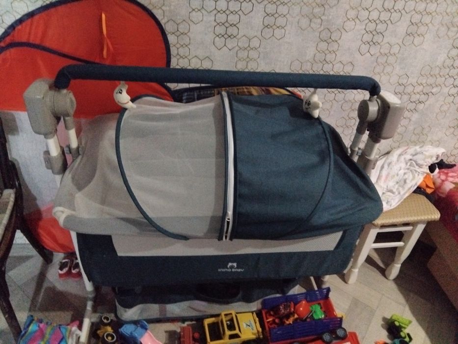 Продам качалку электрическая сама качает почти новая .