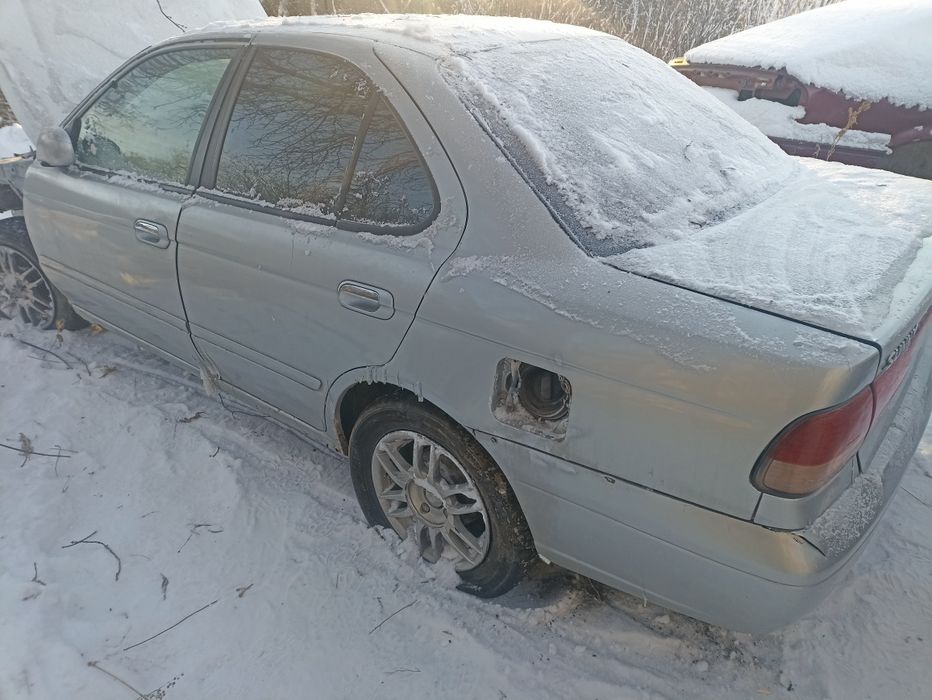 Hussan sunny 2003. 1.5  седан  АКПП