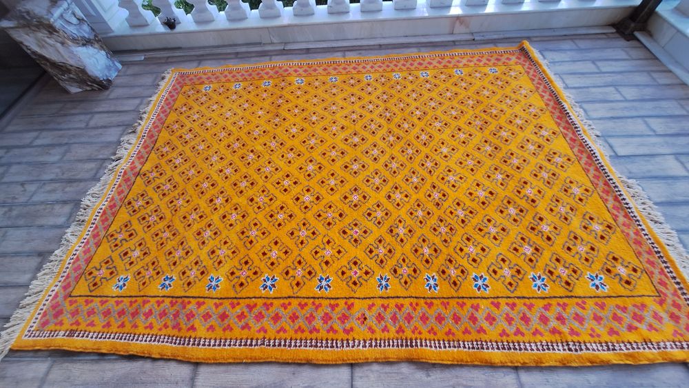 Продам ковёр ручной работы.