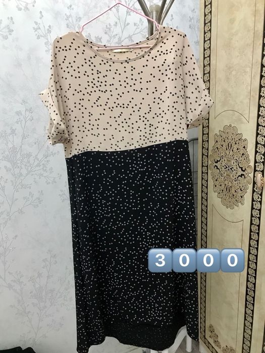 Арзан бағада киімдер сатылады