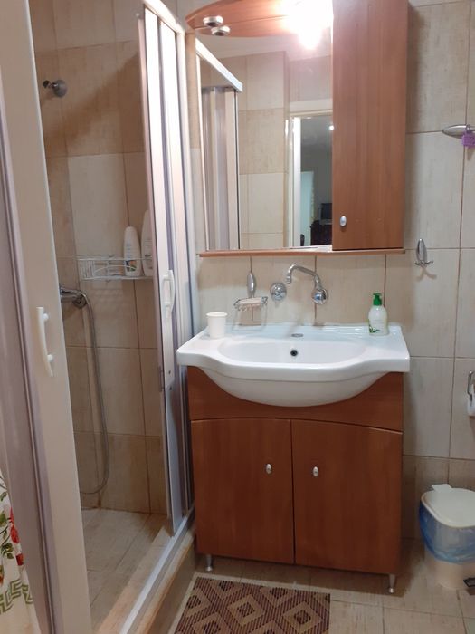 Сграда с три самостоятелни апартамента