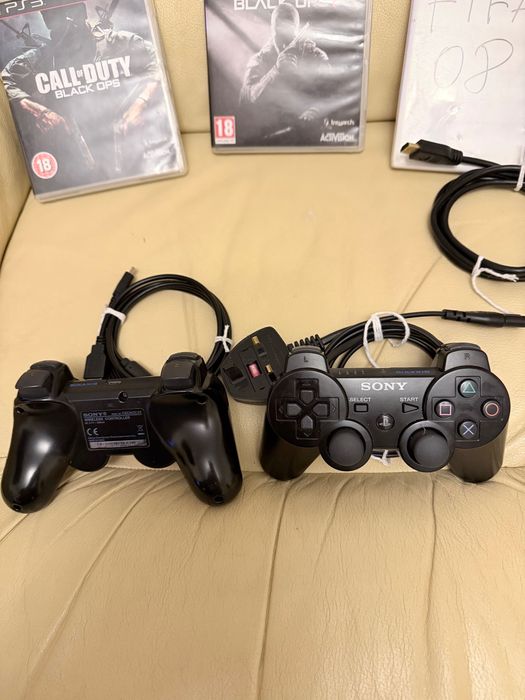 PlayStation 3 Slim + 2 контролера + 3 игри – Отлично състояние