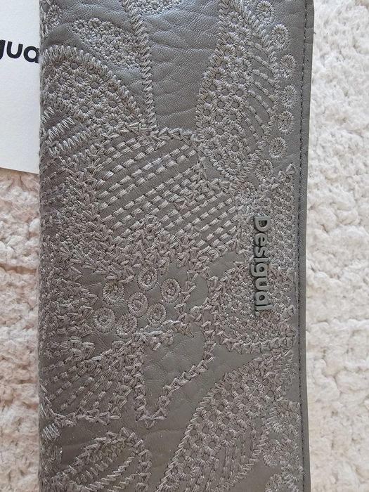 Портфейл нов - дамски Desigual