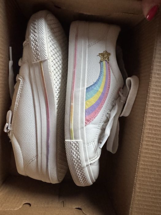 Златисти обувки Окайди и маратонки nelli blue 34