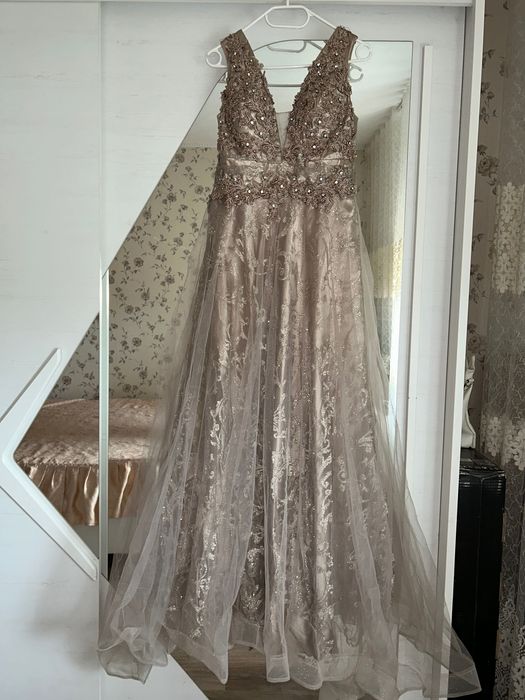 Vând rochie banchet