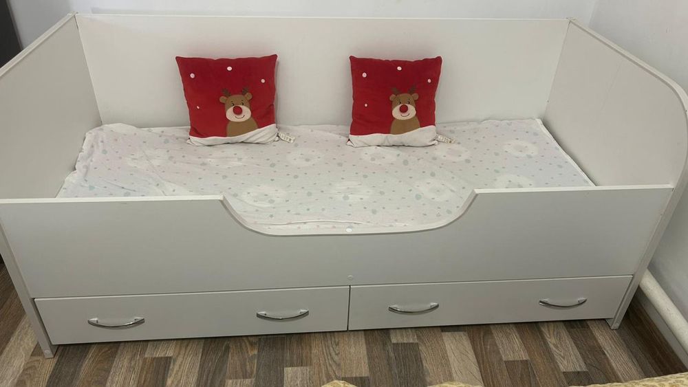 Детская кровать белая