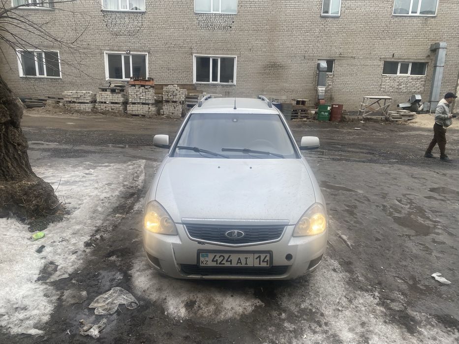 Продам приору  универсал 2014 год