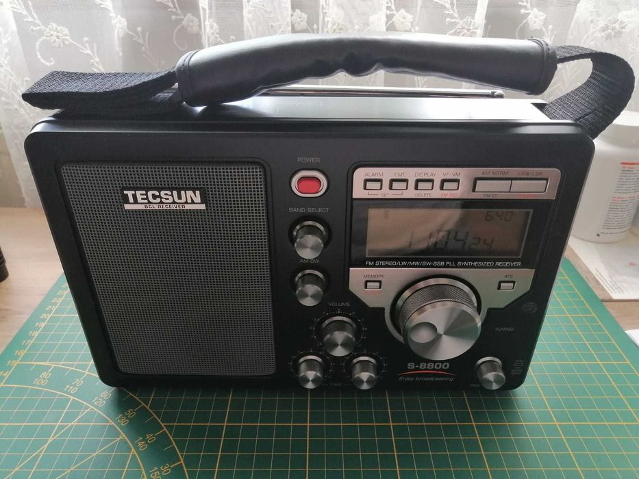 Vand radio TECSUN model S-8800 AM/LW/SW/FM